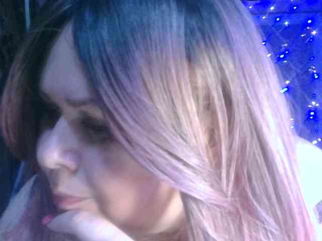 CharleeKendall webcam