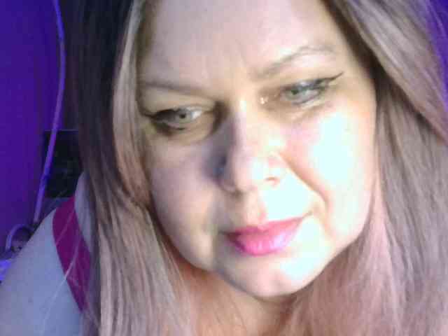 CharleeKendall webcam