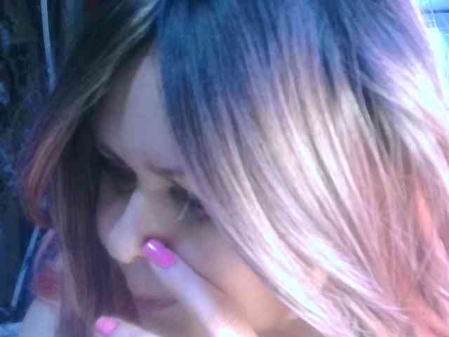 CharleeKendall webcam