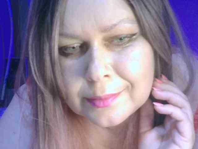 CharleeKendall webcam