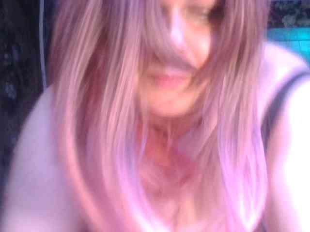 CharleeKendall webcam