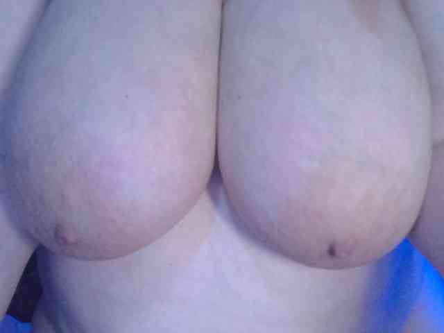 CharleeKendall webcam