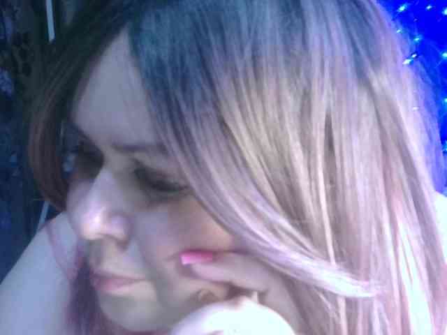 CharleeKendall webcam