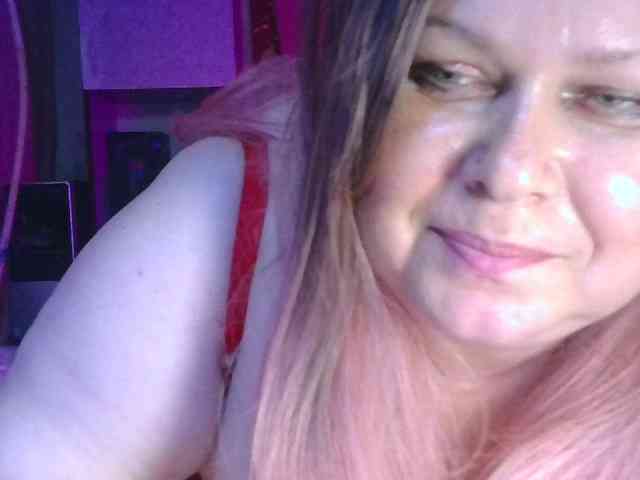 CharleeKendall webcam