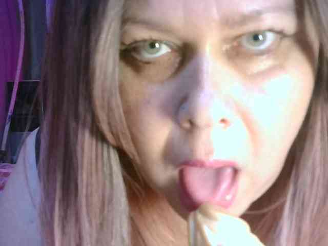 CharleeKendall webcam