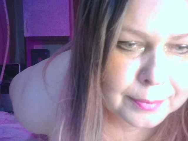 CharleeKendall webcam