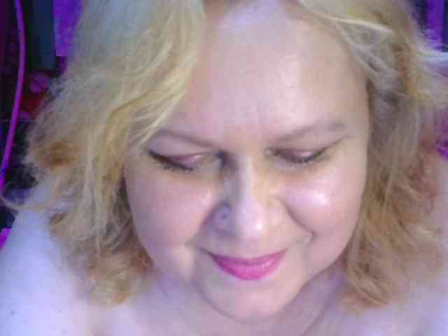 CharleeKendall webcam
