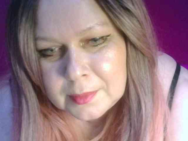 CharleeKendall webcam