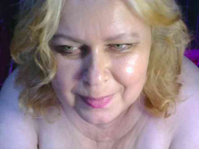 CharleeKendall webcam