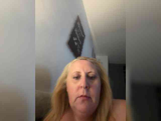 Naughtywife77 webcam