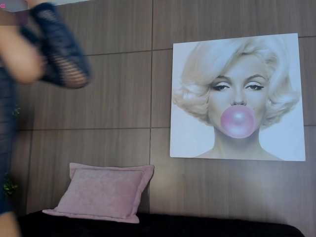 SarayCollins webcam