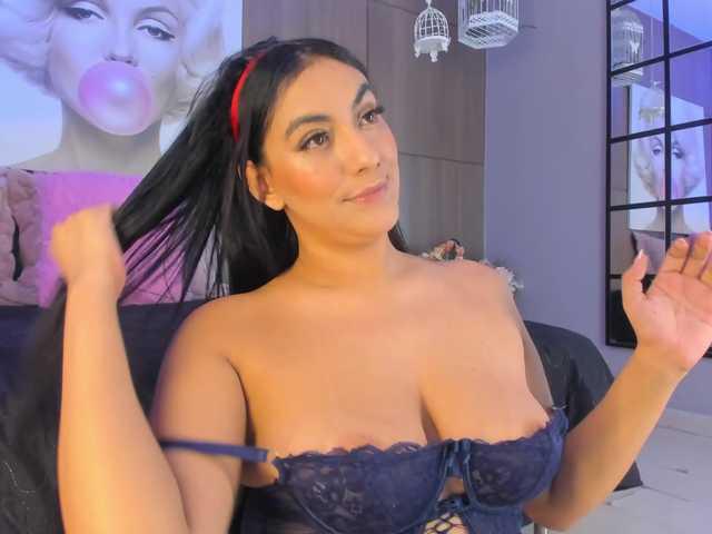 SarayCollins webcam