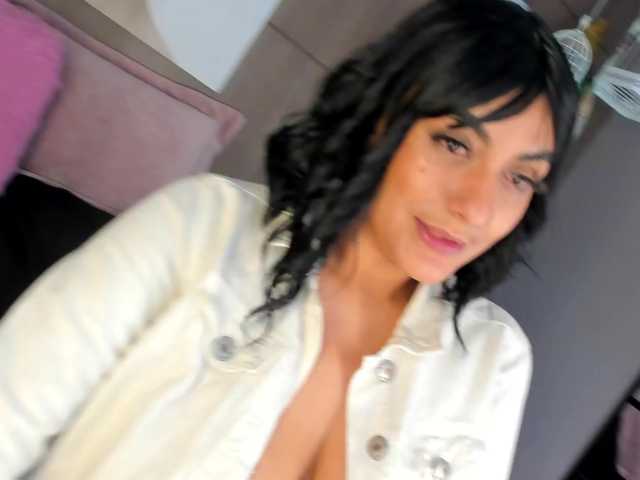 SarayCollins webcam