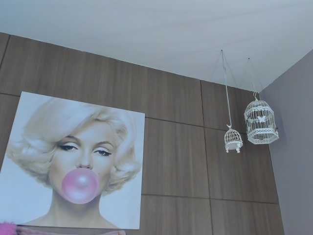 SarayCollins webcam