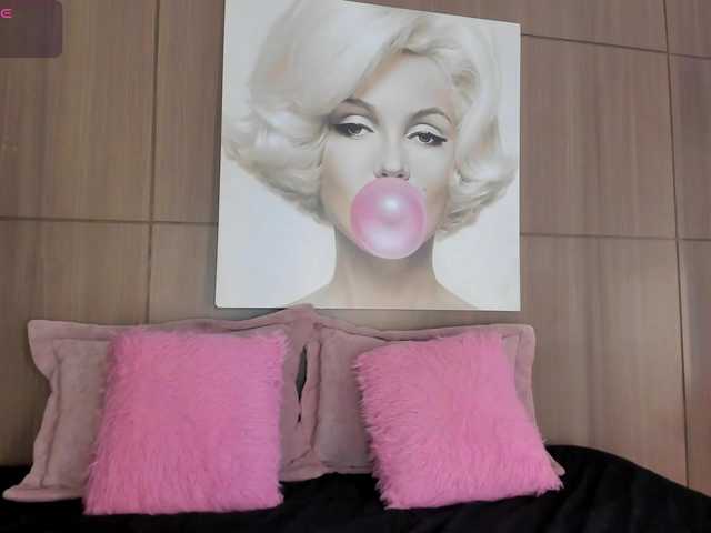 SarayCollins webcam
