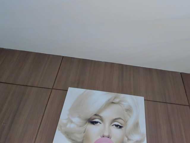 SarayCollins webcam