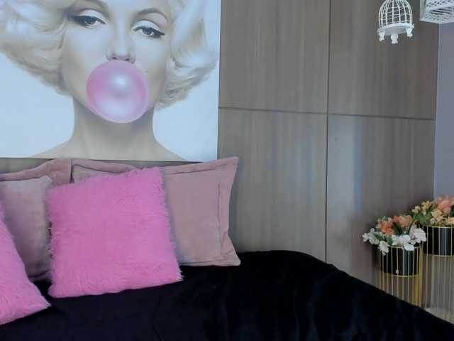 SarayCollins webcam