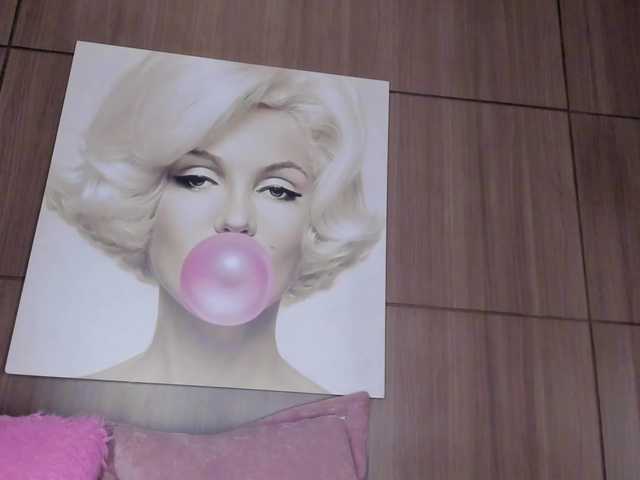 SarayCollins webcam