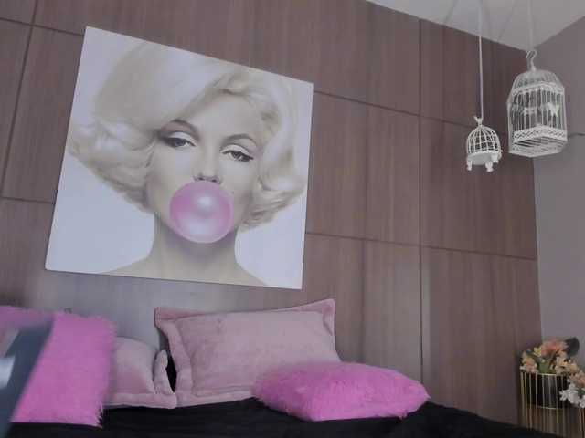 SarayCollins webcam