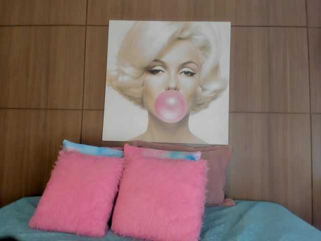 SarayCollins webcam