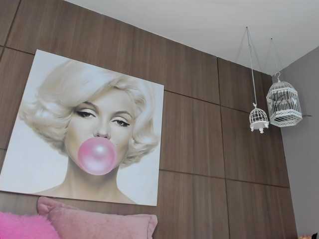SarayCollins webcam