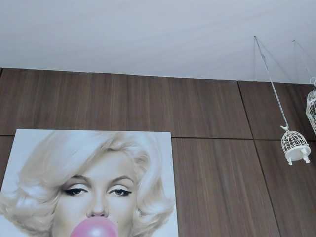 SarayCollins webcam