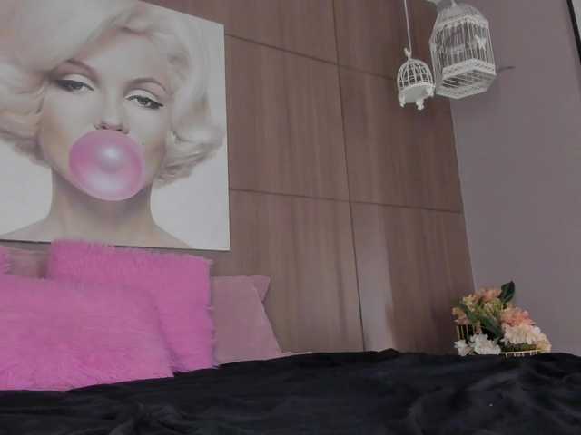 SarayCollins webcam