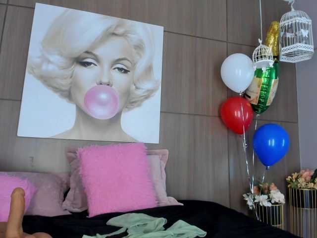SarayCollins webcam