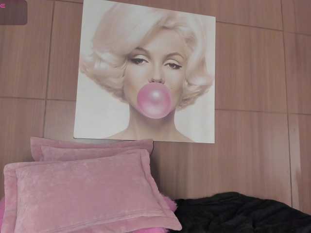 SarayCollins webcam
