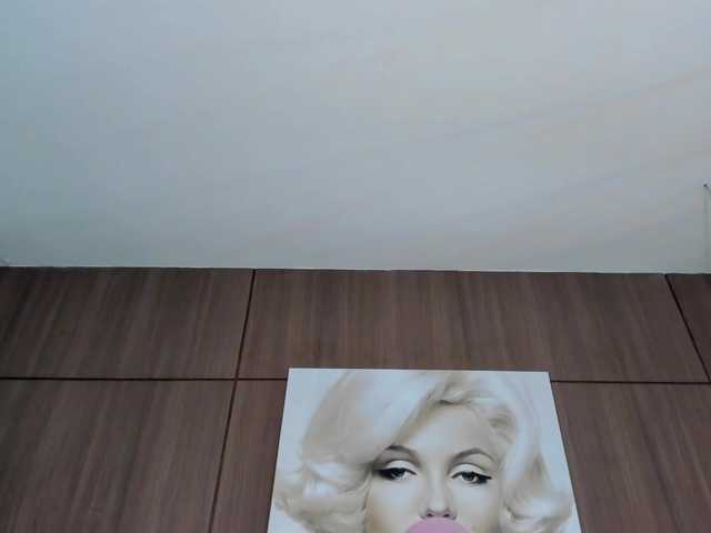 SarayCollins webcam
