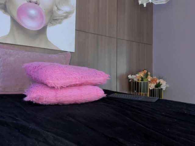 SarayCollins webcam