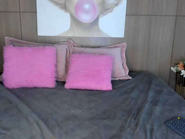 SarayCollins webcam