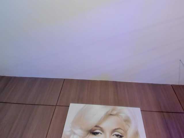 SarayCollins webcam