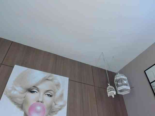 SarayCollins webcam