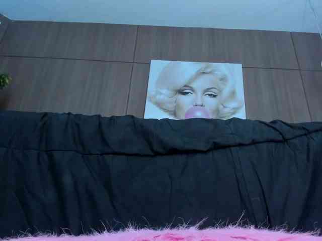 SarayCollins webcam