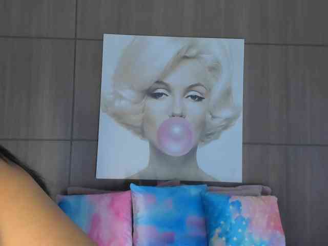 SarayCollins webcam