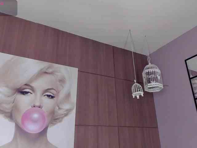 SarayCollins webcam