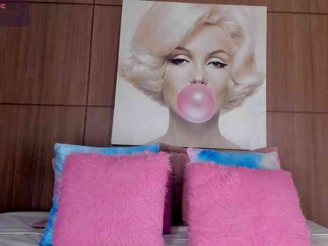 SarayCollins webcam