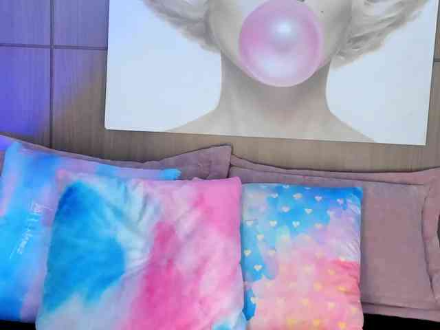 SarayCollins webcam