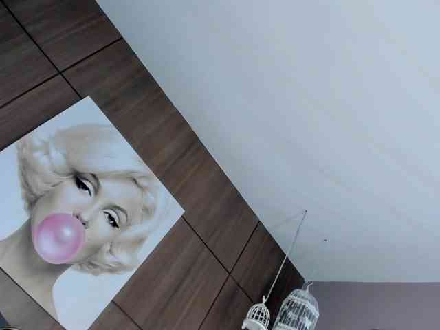 SarayCollins webcam