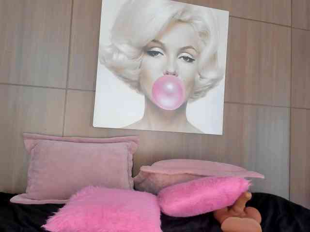 SarayCollins webcam