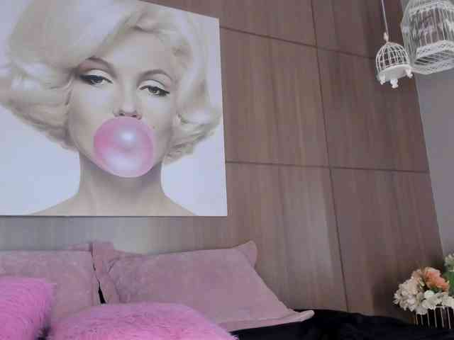 SarayCollins webcam