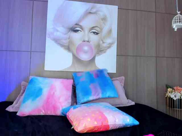 SarayCollins webcam