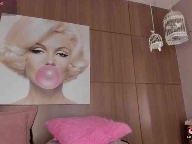 SarayCollins webcam