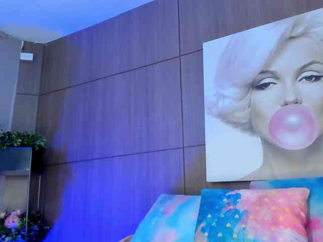 SarayCollins webcam