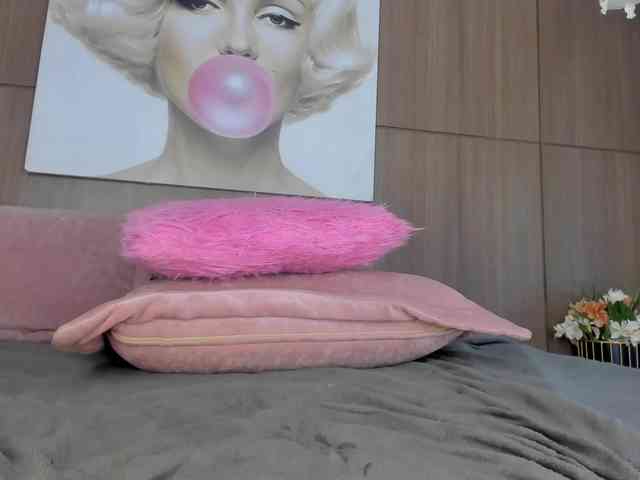 SarayCollins webcam