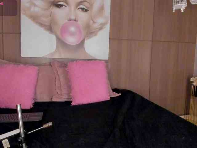 SarayCollins webcam
