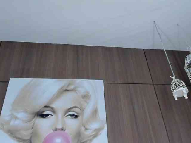 SarayCollins webcam