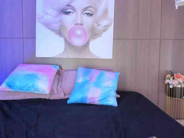 SarayCollins webcam