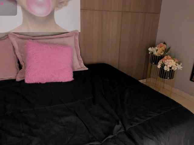 SarayCollins webcam